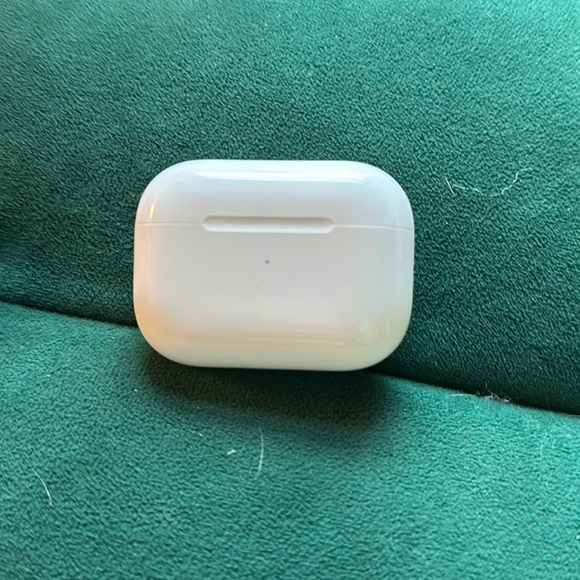 Apple AirPods Pro. Excellent condition. - Picture 2 of 7